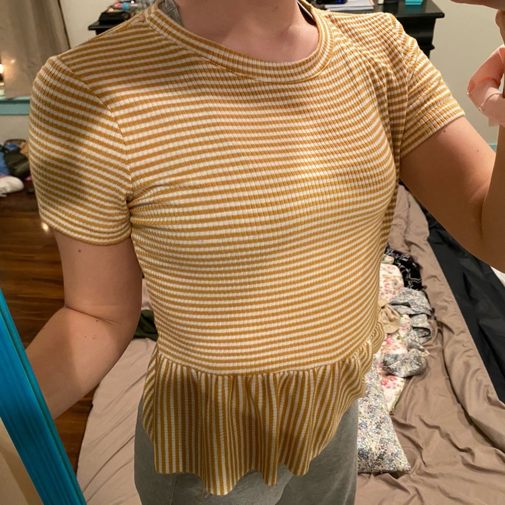 Forever 21 yellow shirt!!✨✨✨